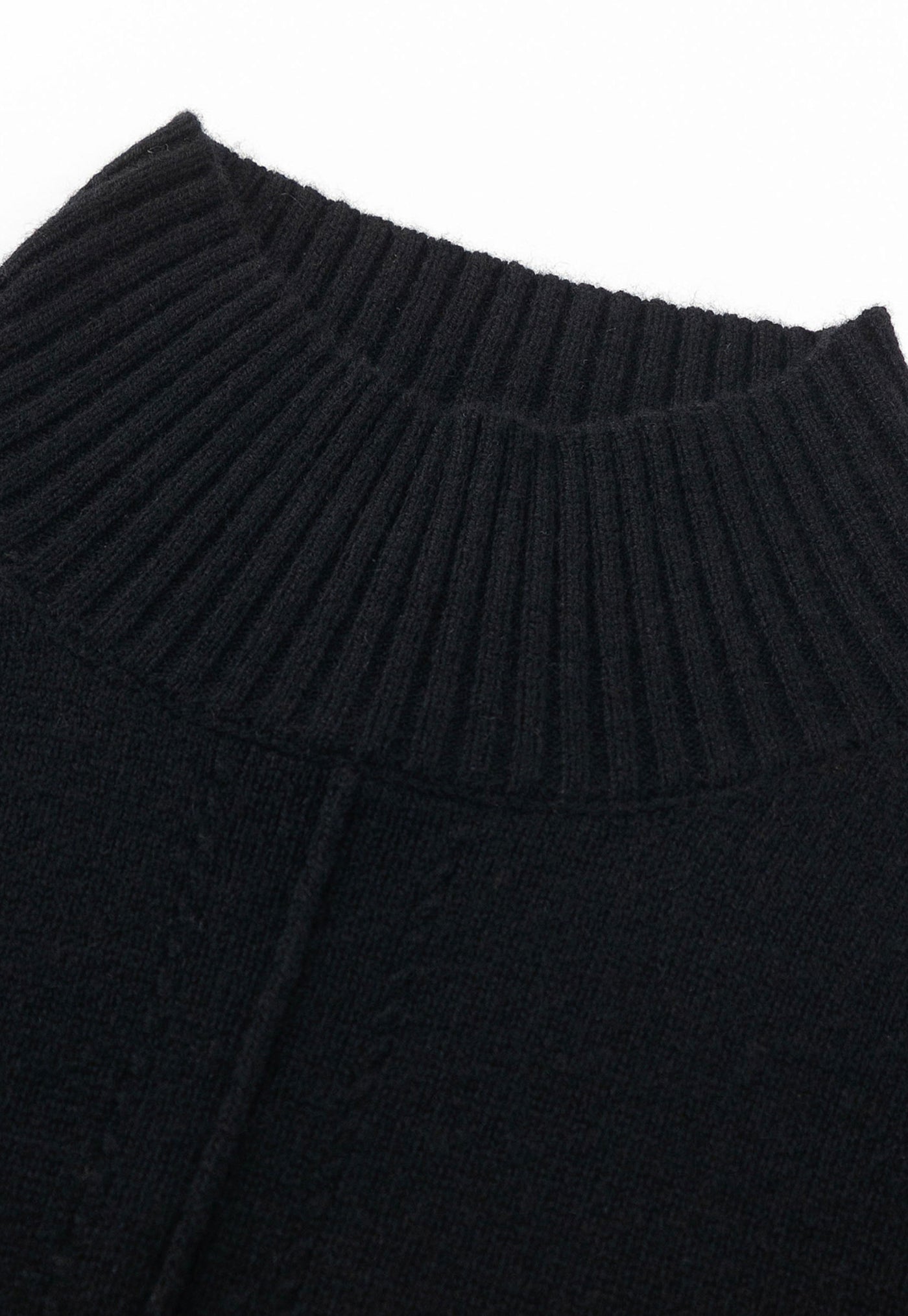 N.93 Cashmere Blend Funnel neck - Black